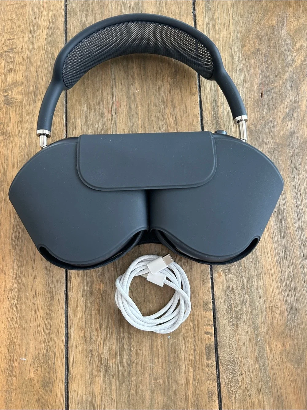 Apple AirPods Max Over-Ear Headphones in Space Gray with Smart Case